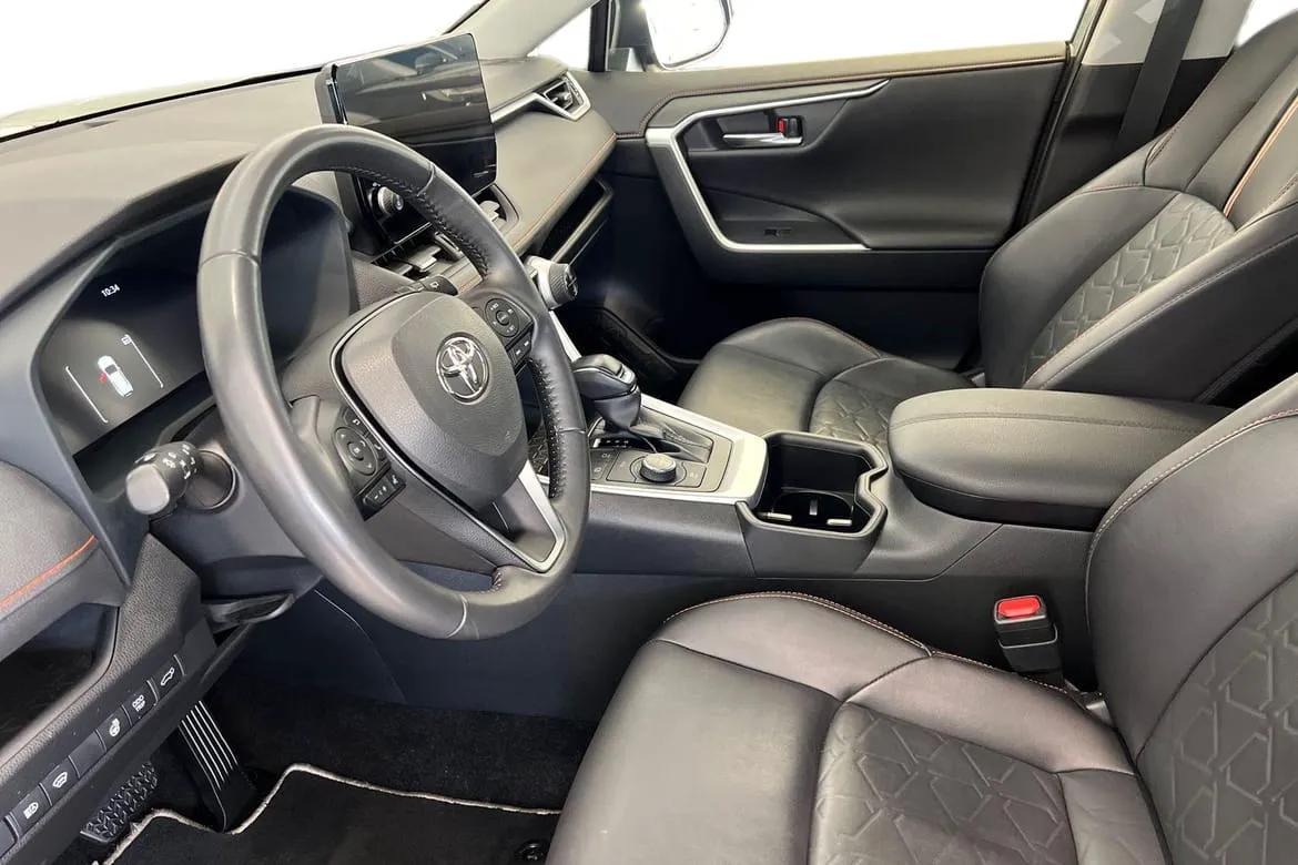 Vehicle image 13