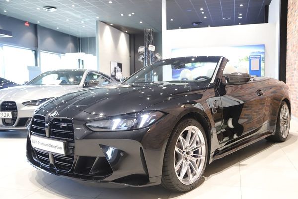 BMW M4 Ultimate / Alcantararatt / Helläder - 2026