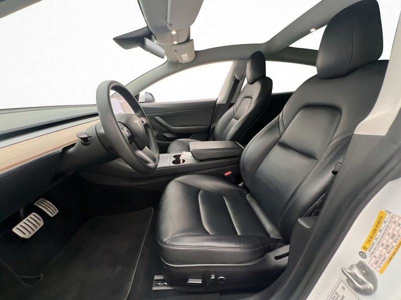 Tesla Model 3 bild 12
