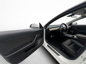 Tesla Model 3 bild 11