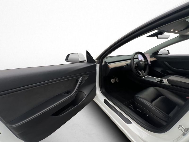 Tesla Model 3 bild 11