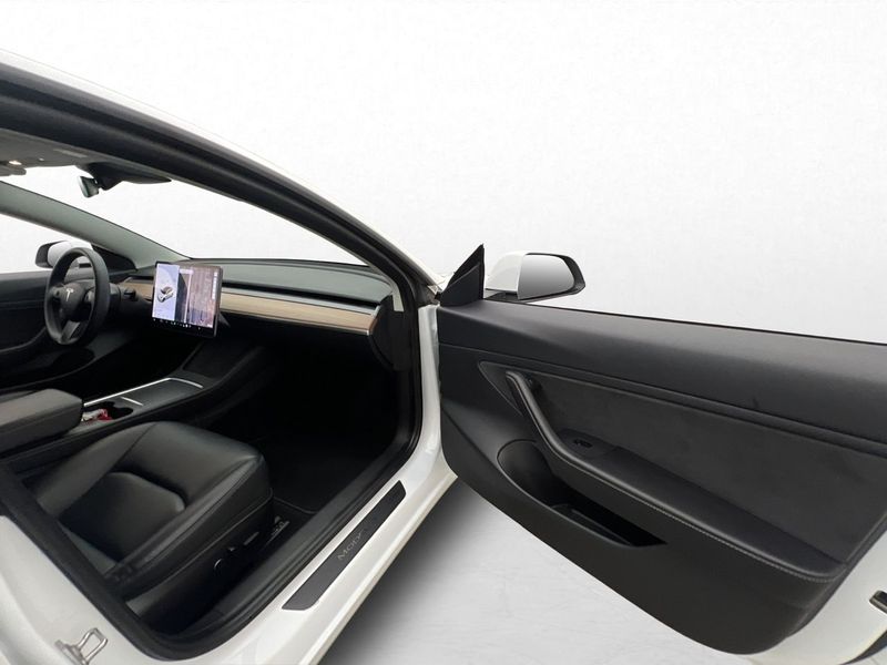 Tesla Model 3 bild 16