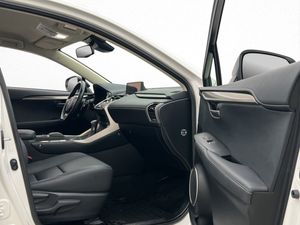 Lexus NX bild 17