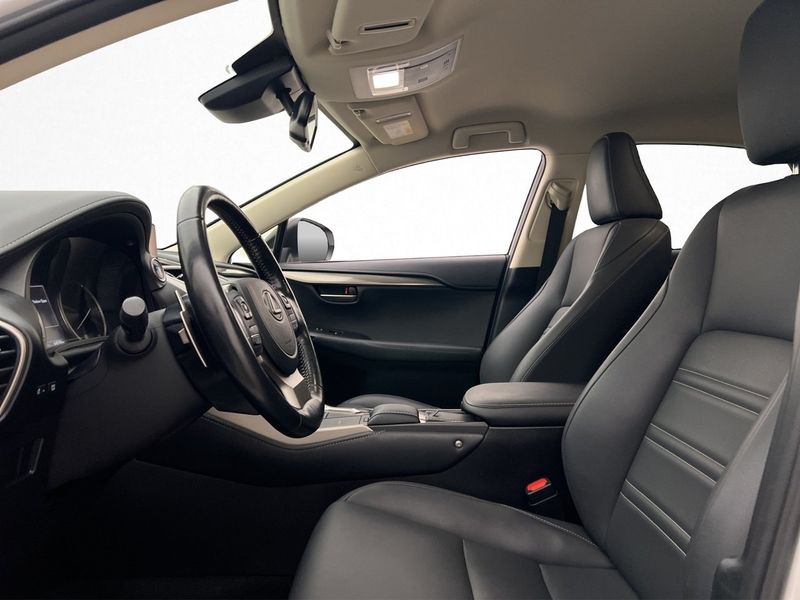 Lexus NX bild 13