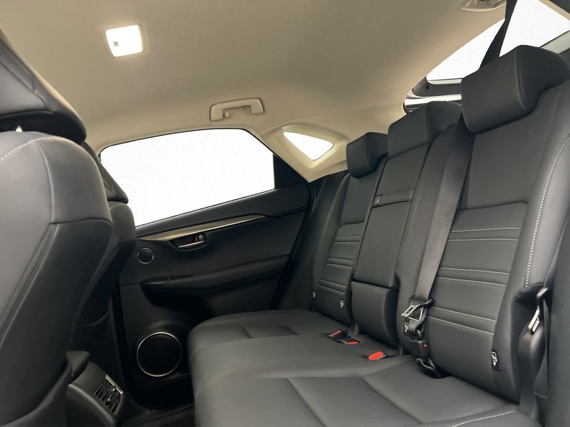 Lexus NX bild 18