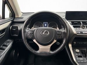 Lexus NX bild 15