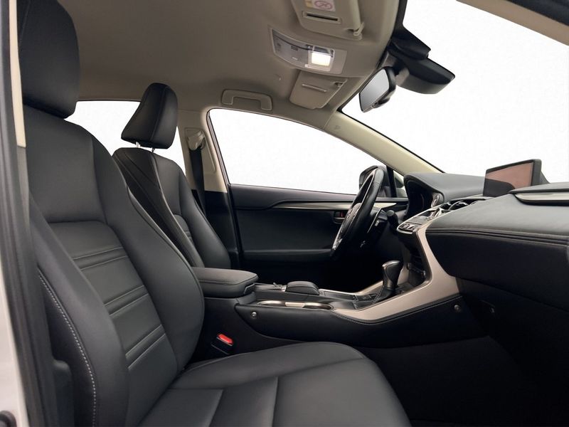 Lexus NX bild 16
