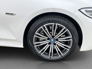 BMW 330 bild 35
