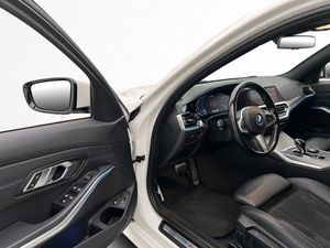 BMW 330 bild 11