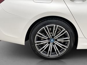 BMW 330 bild 34