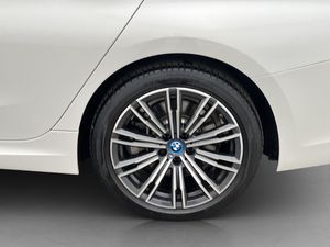 BMW 330 bild 33
