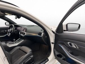 BMW 330 bild 16