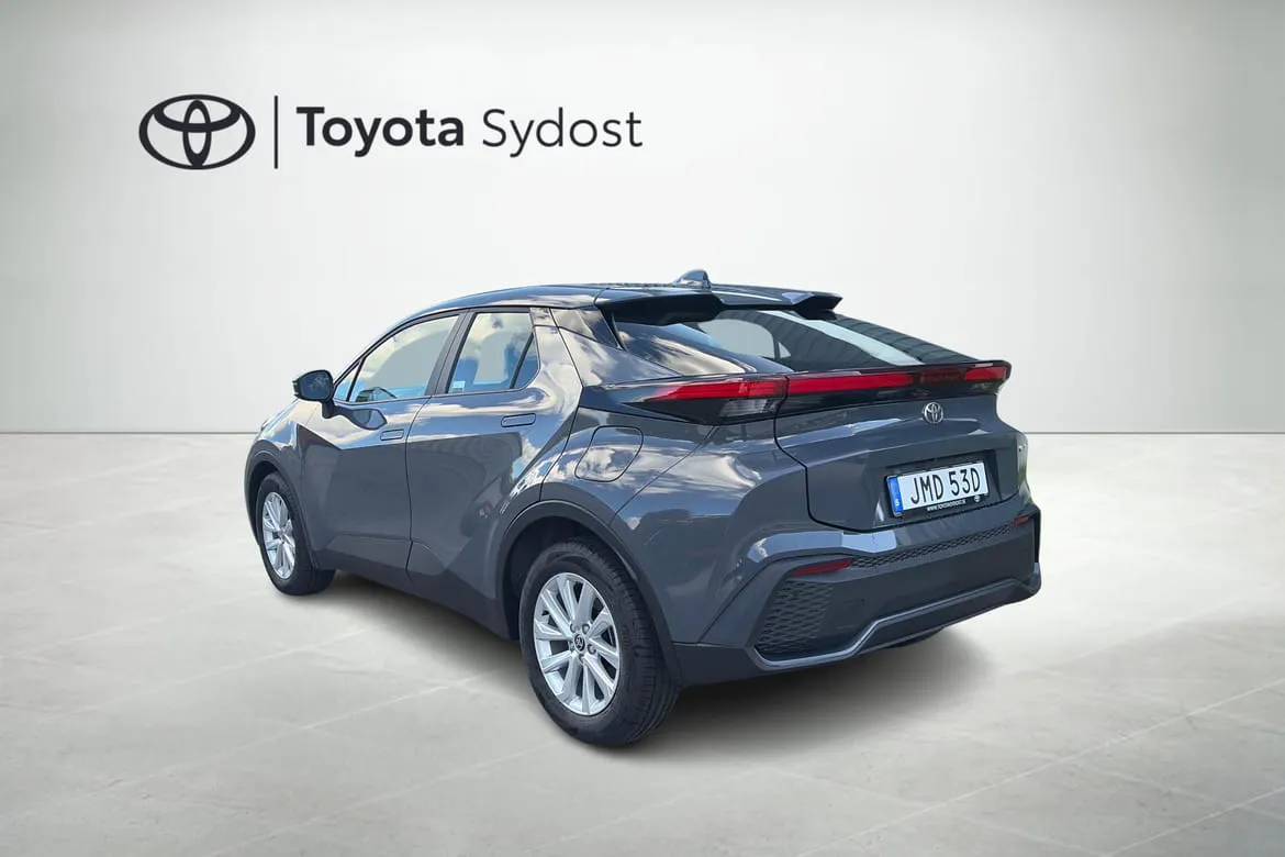 Vehicle image 13
