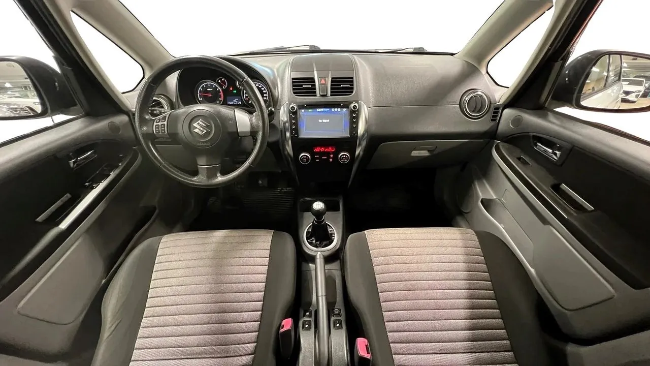 Vehicle image 5