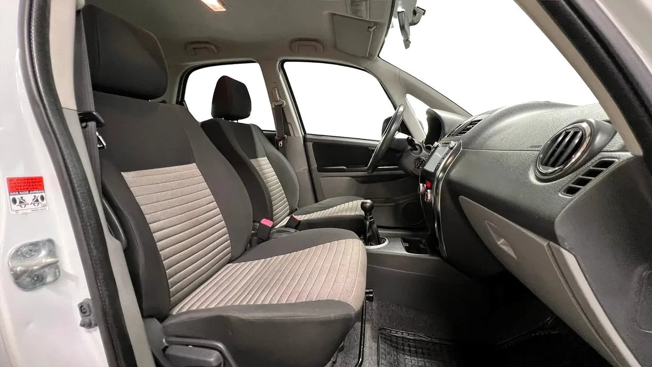 Vehicle image 14