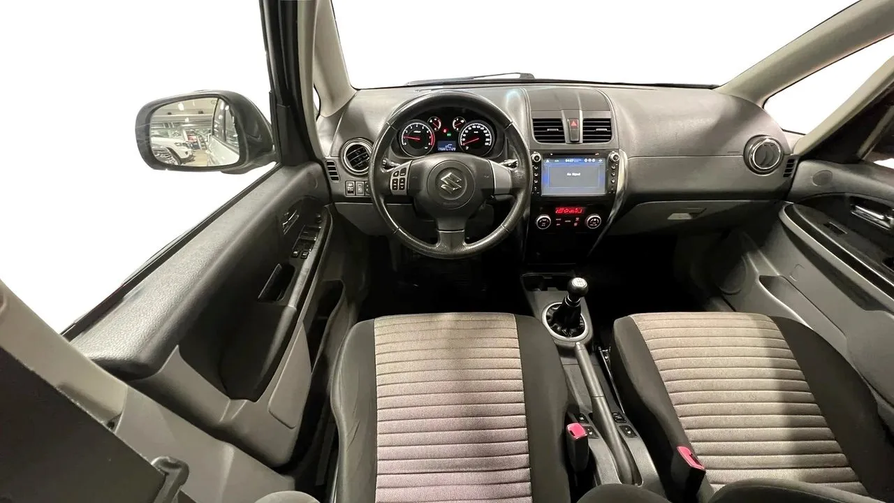 Vehicle image 6