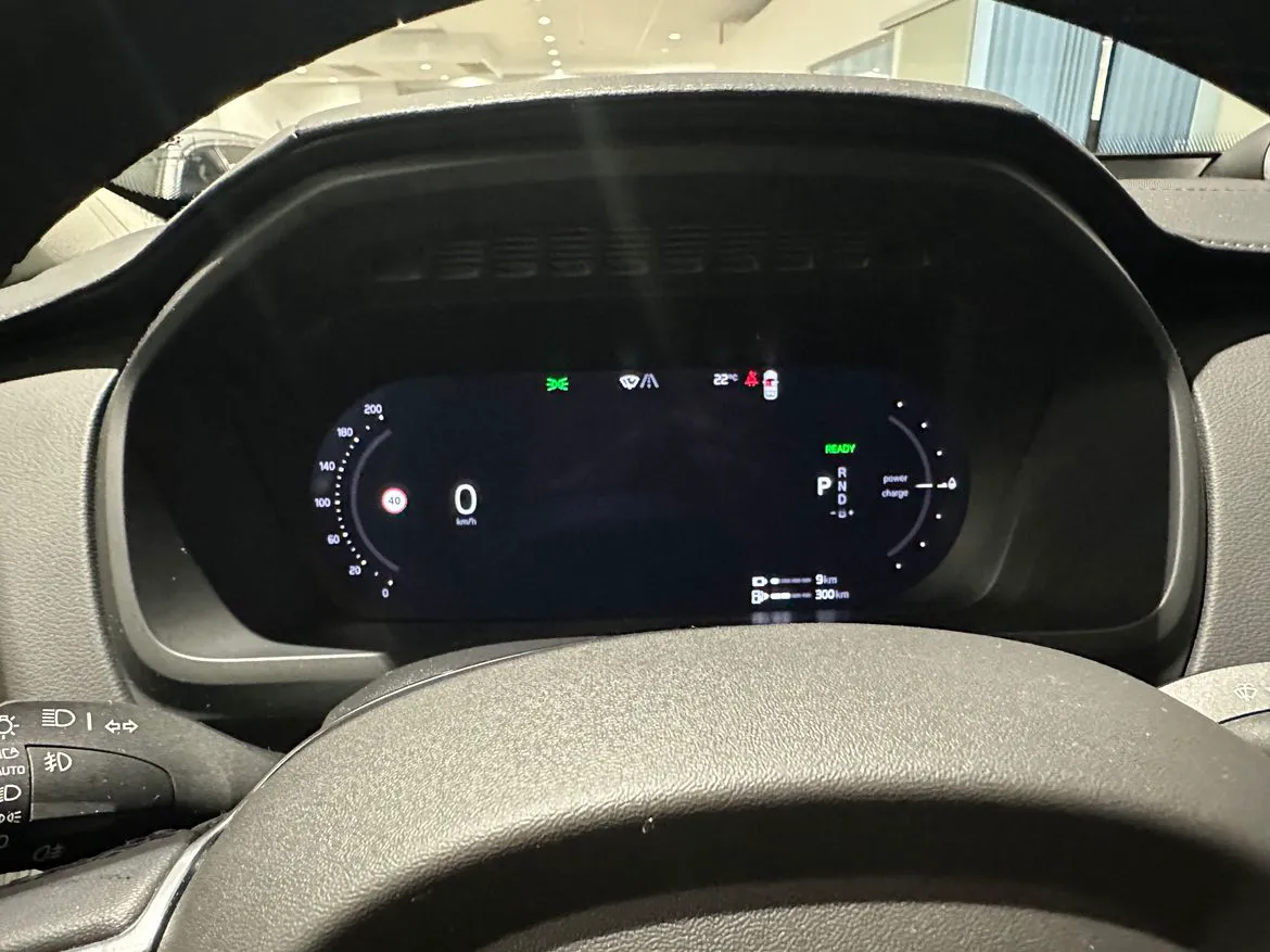Vehicle image 25