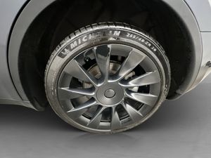 Tesla Model Y bild 31