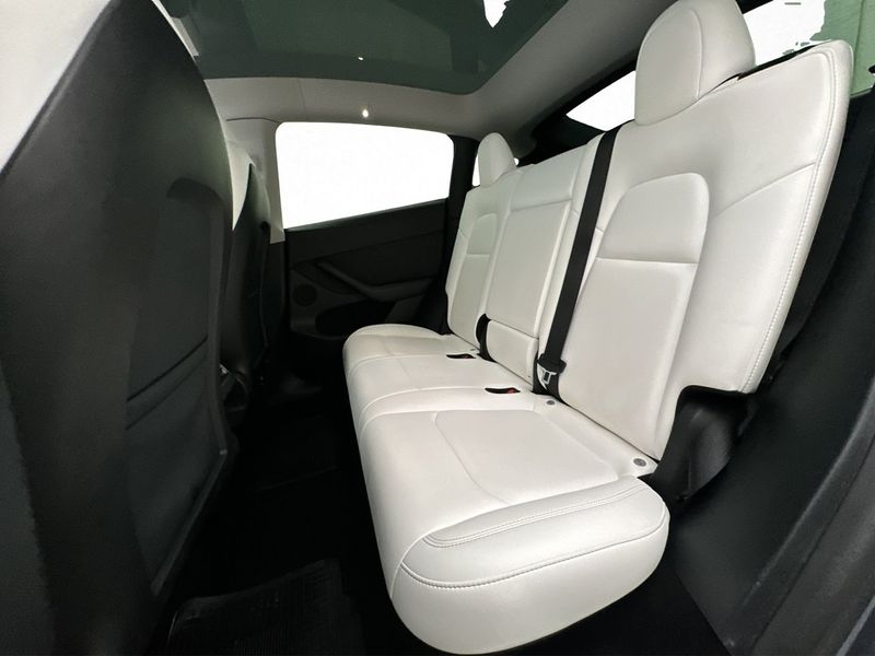 Tesla Model Y bild 27