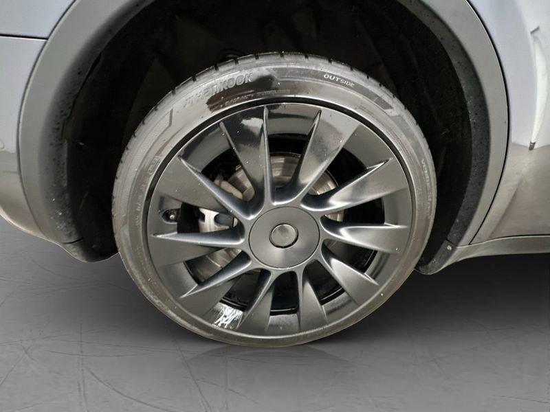 Tesla Model Y bild 32