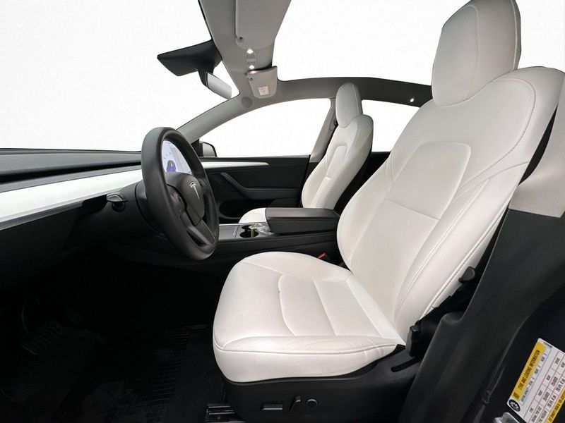 Tesla Model Y bild 14