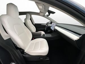 Tesla Model Y bild 28