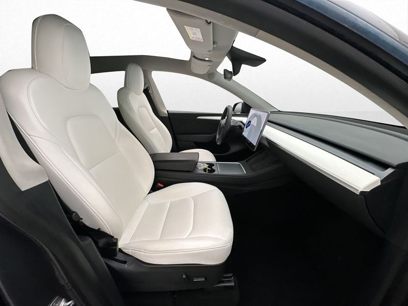 Tesla Model Y bild 28