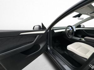 Tesla Model Y bild 13