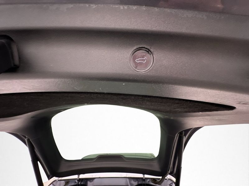 Tesla Model Y bild 12