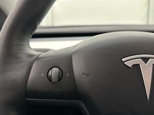 Tesla Model Y bild 18