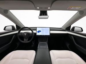 Tesla Model Y bild 15
