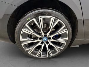 BMW i4 bild 35