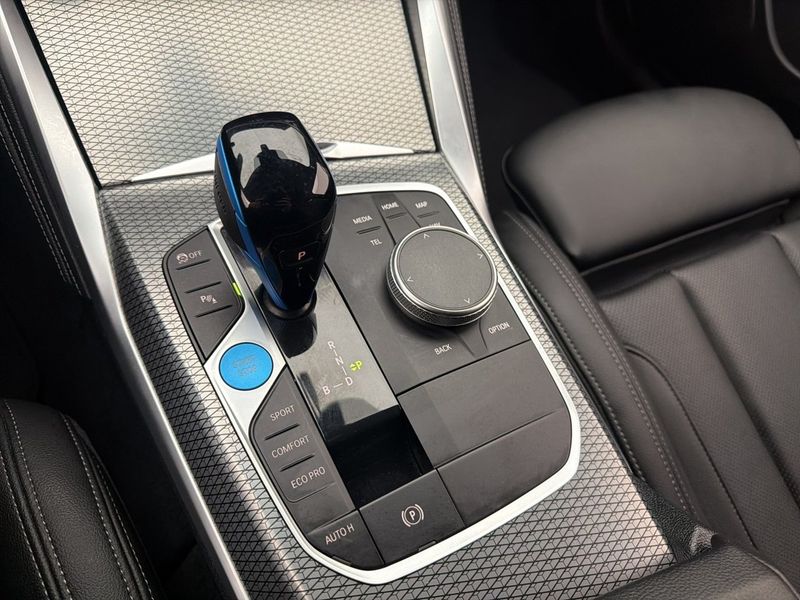 BMW i4 bild 25