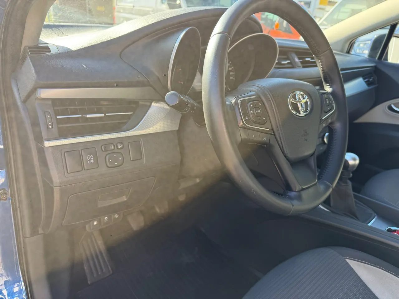 Vehicle image 18