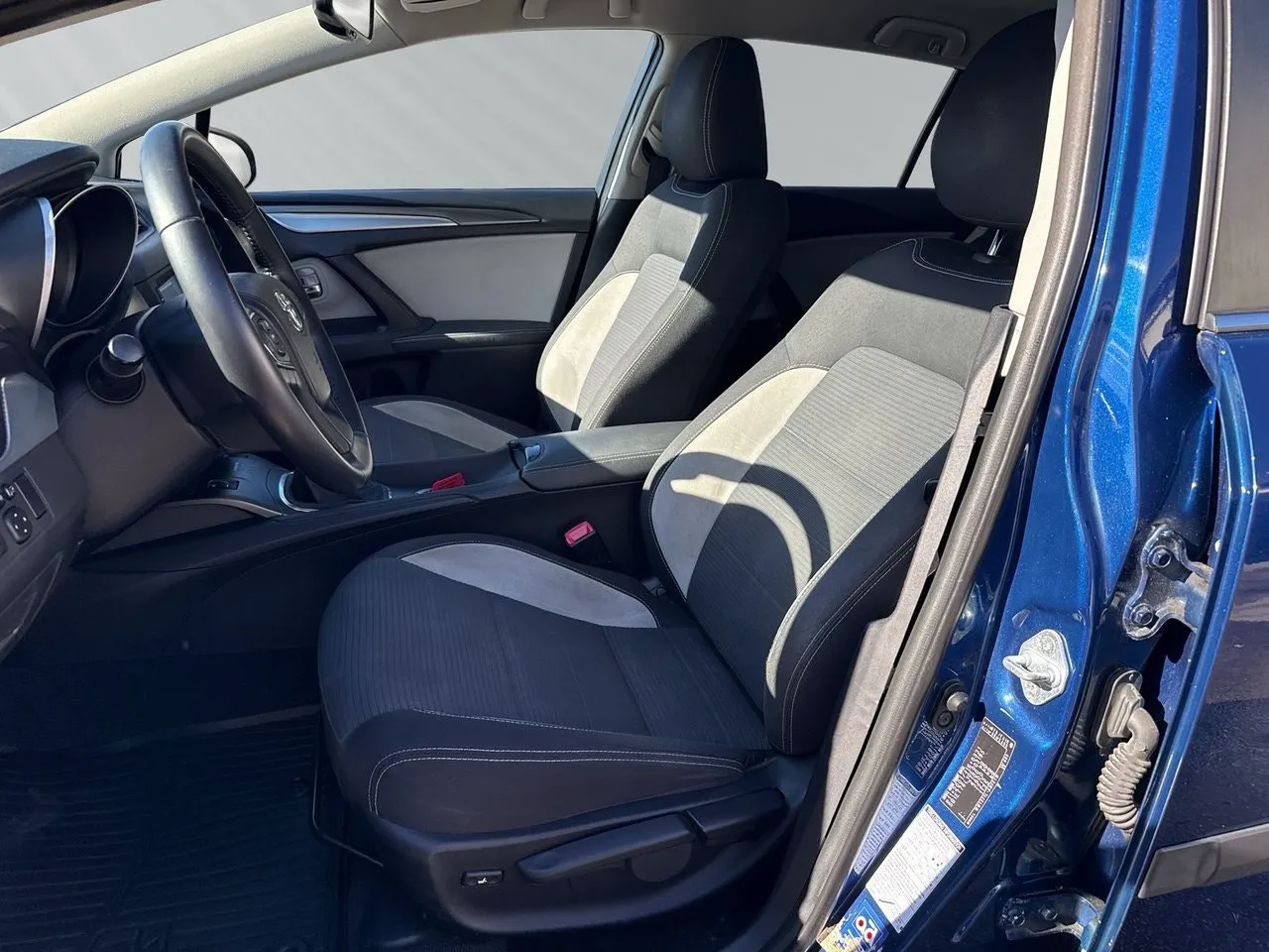 Vehicle image 14