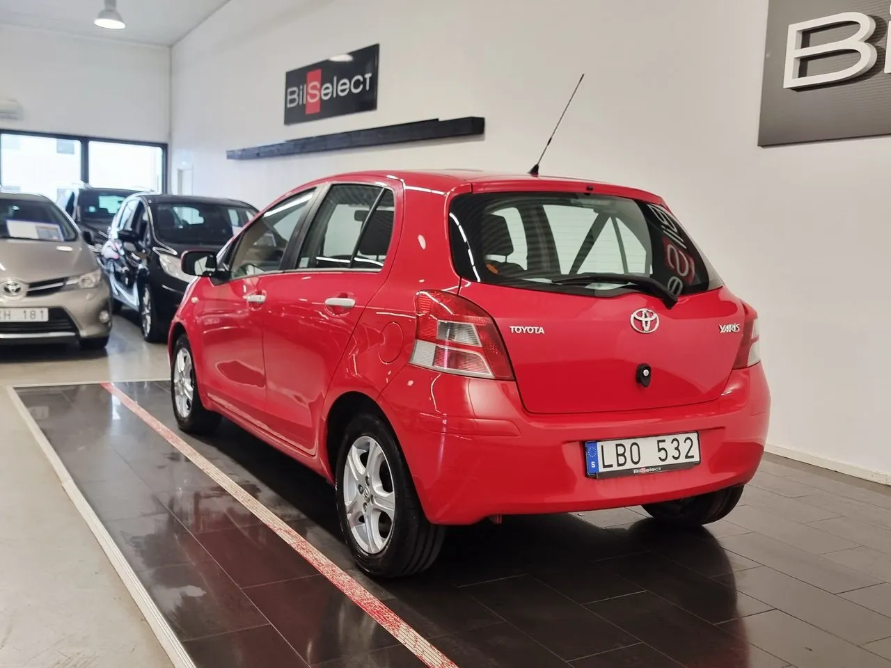 Vehicle image 13