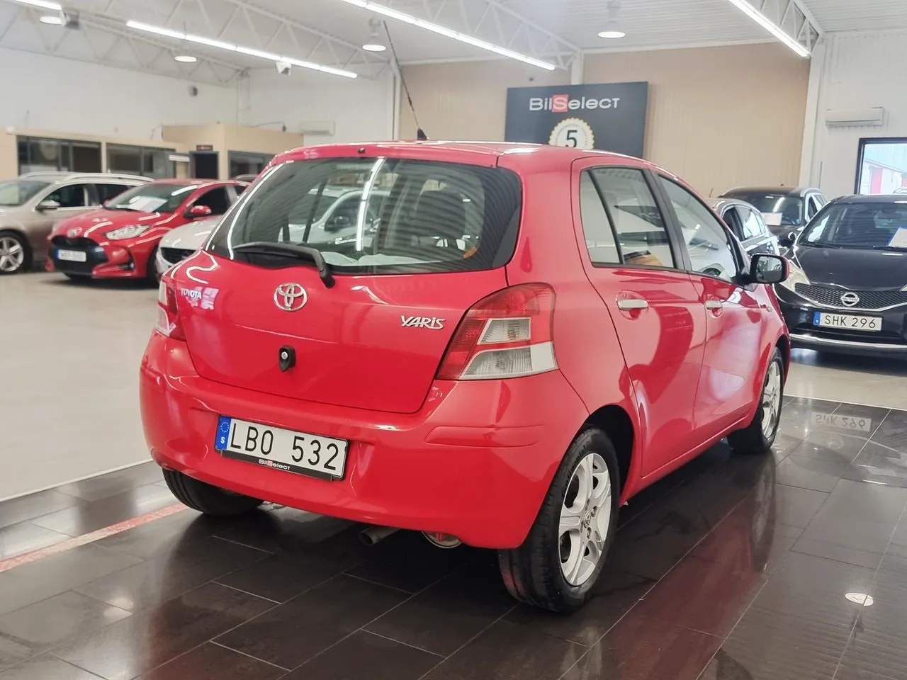 Vehicle image 14