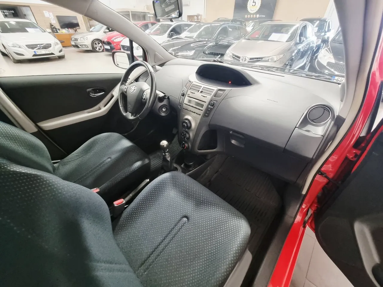 Vehicle image 16