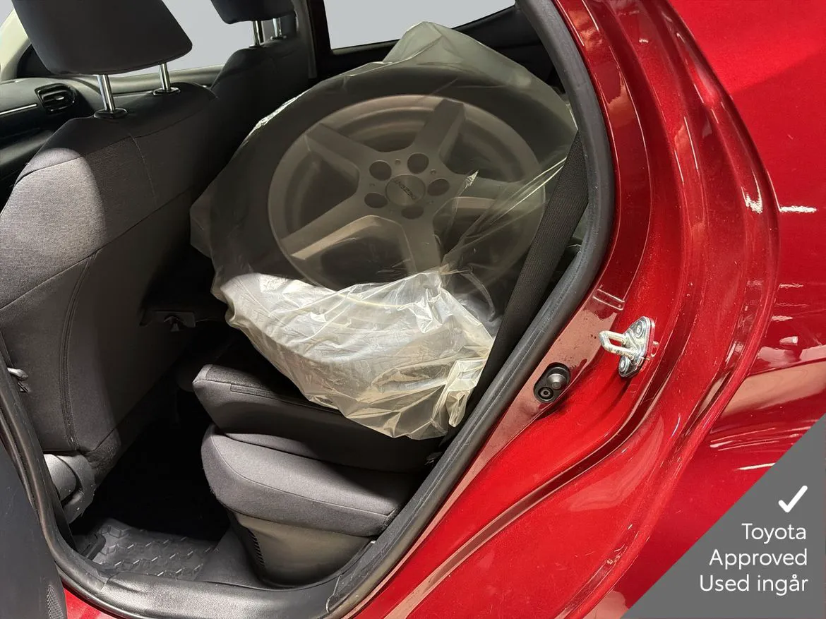 Vehicle image 6