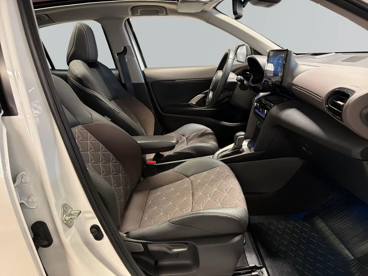 Vehicle image 7