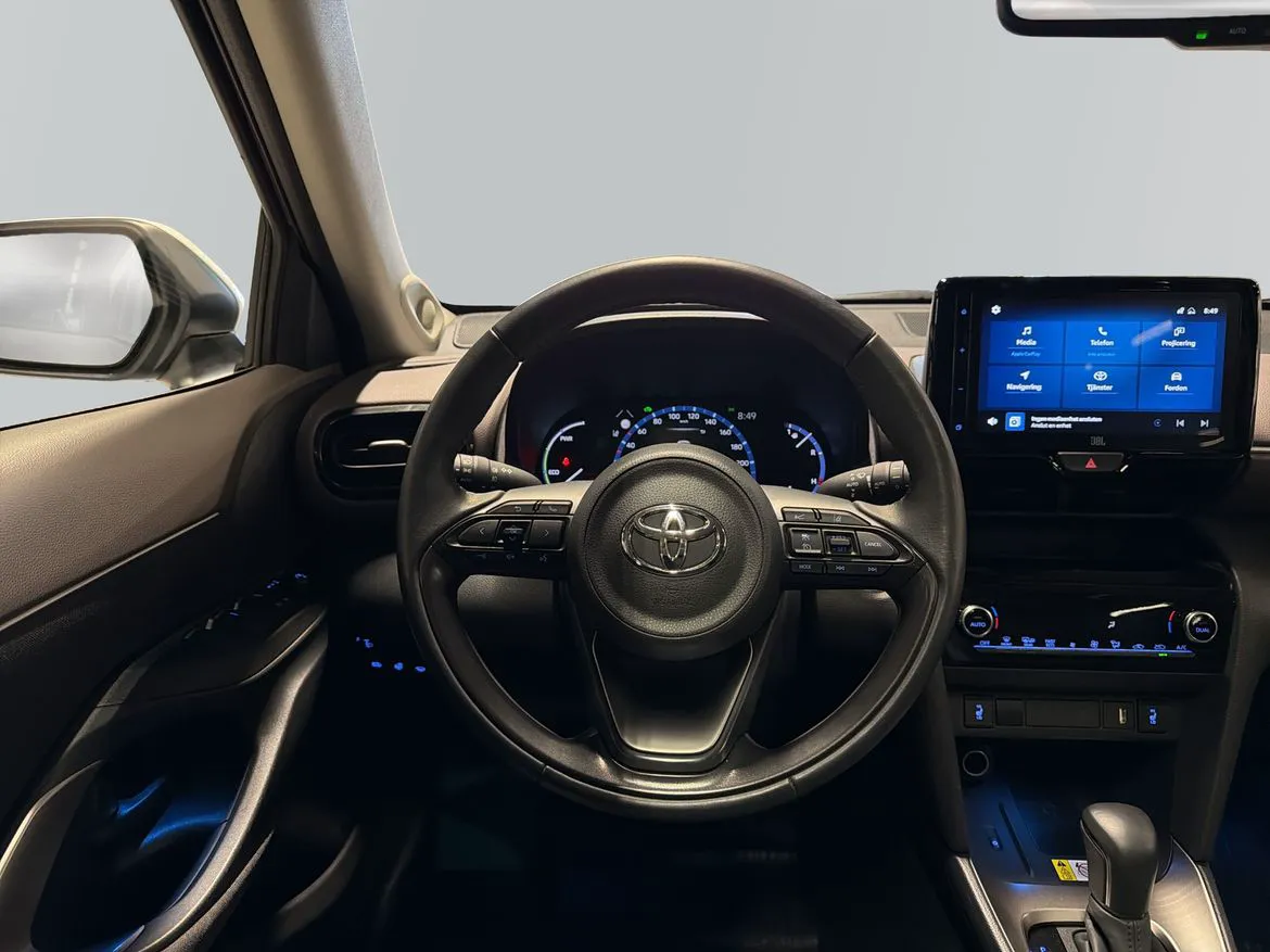 Vehicle image 10