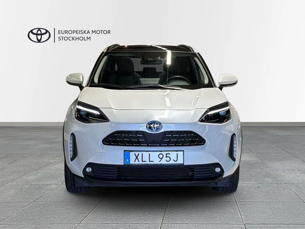 Vehicle image 6