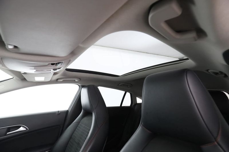 Mercedes CLA180 bild 37