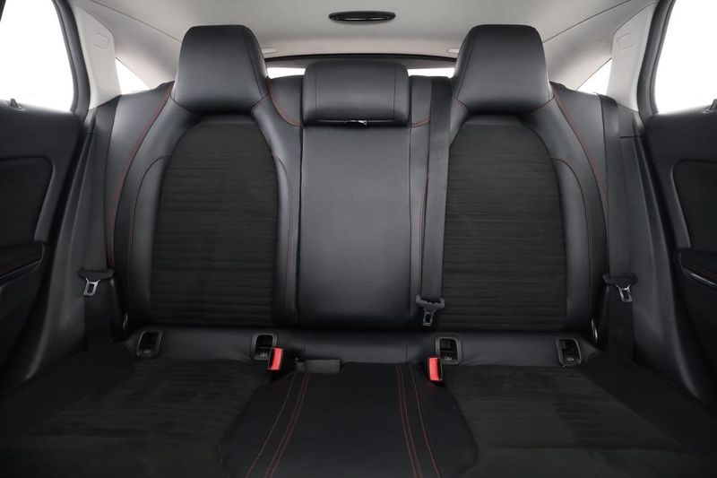 Mercedes CLA180 bild 16