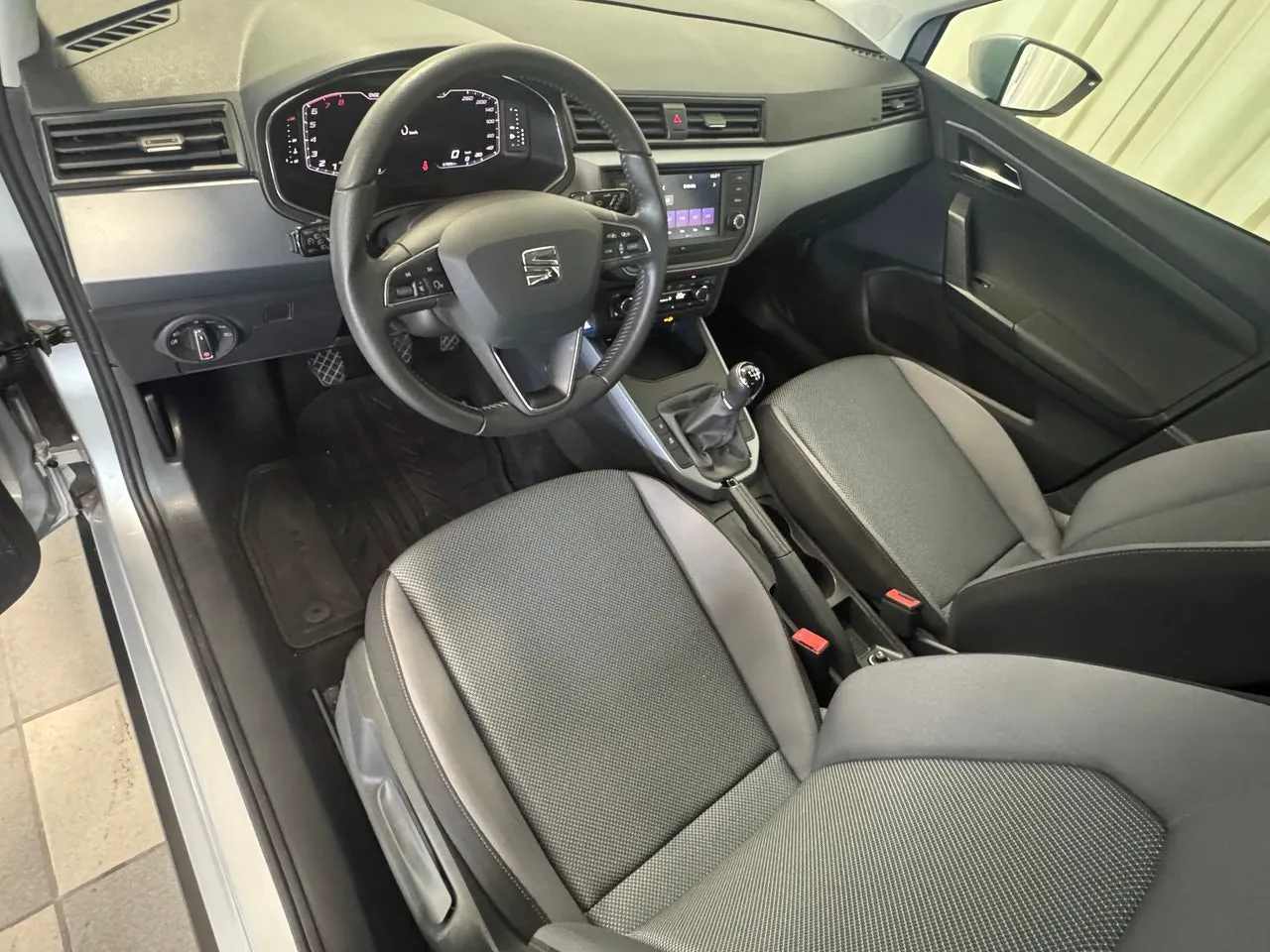 Vehicle image 7