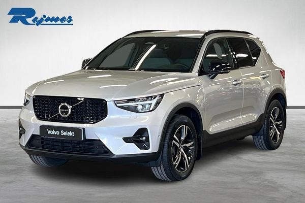 Volvo XC40 Volvo XC40 B3 FWD Bensin Plus Dark - 2025