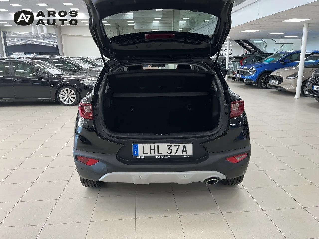 Vehicle image 13