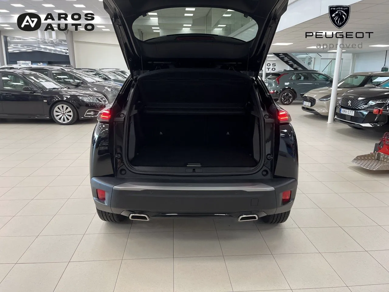 Vehicle image 13