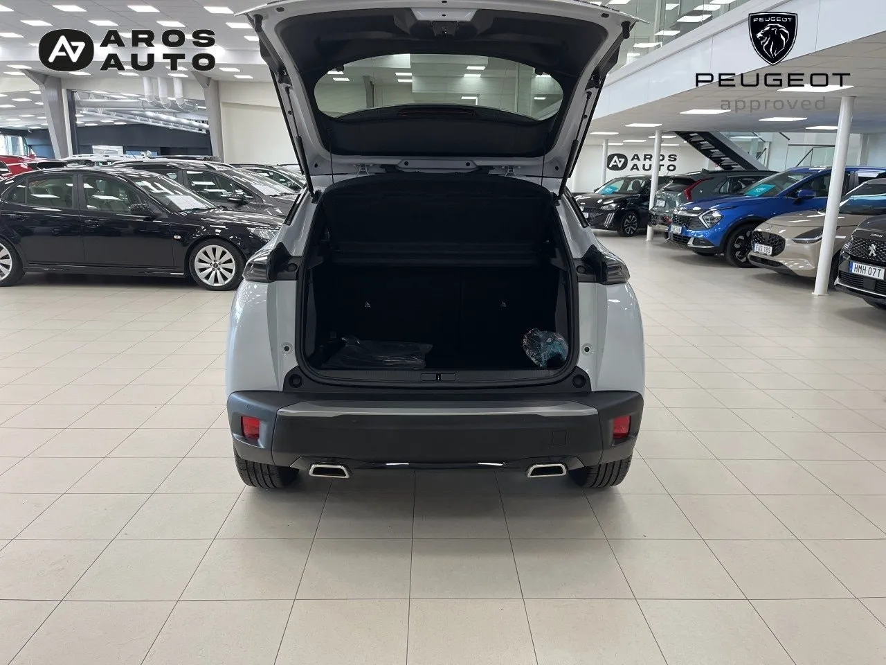Vehicle image 13