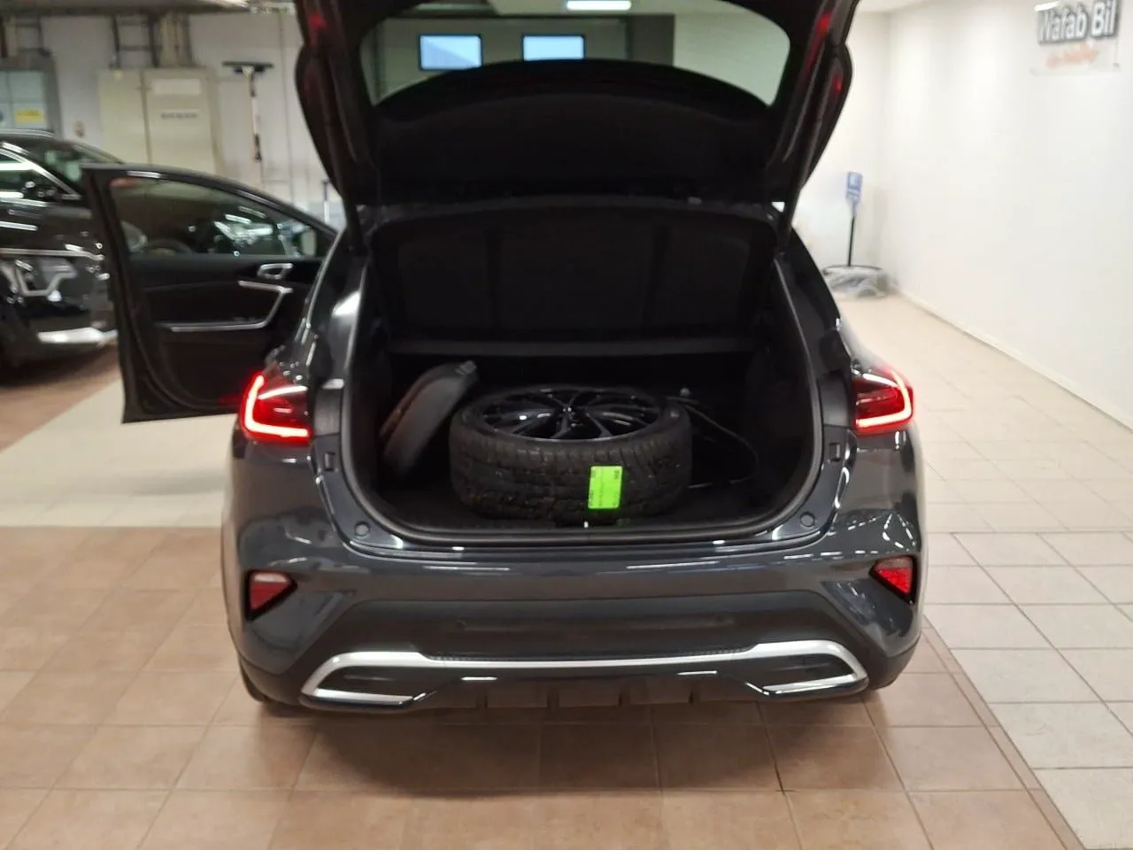 Vehicle image 13